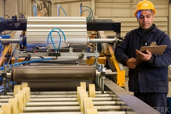 Produção e emprego na indústria avançam em maio